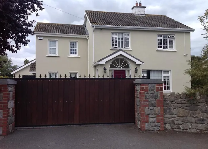Tess\'S Guest House R95K6N1 This Property Is Unsuitable For Children Under 12 Years Old
