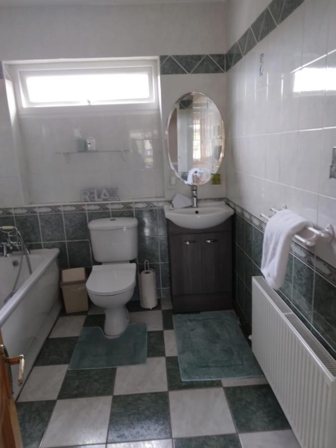 Bed & Breakfast Tess's R95k6n1 Is Unsuitable For Children Under 12 Years Old Freshford
